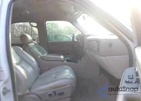 2004 Chevrolet Tahoe Z71 from USA, damaged, VIN 1GNEK13Z74R204108